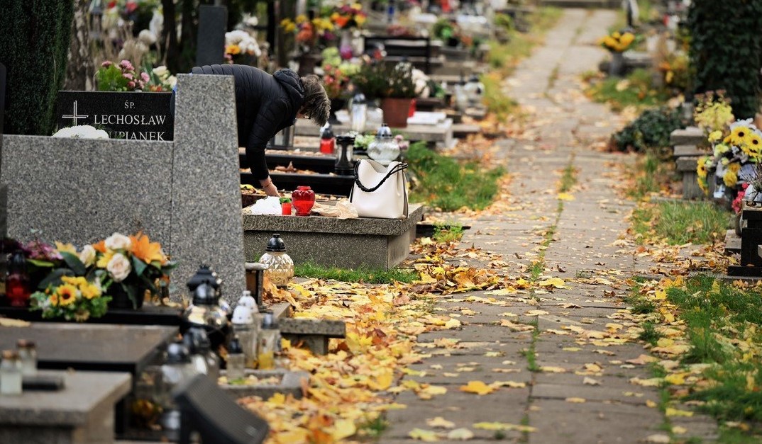 KPP Mikołów apeluje - zadbajmy o swoje bezpieczeństwo w okresie Wszystkich Świętych