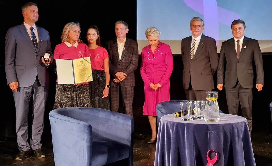 Centrum Zdrowia w Mikołowie ze Złotą Odznaką Honorową za Zasługi dla Województwa Śląskiego