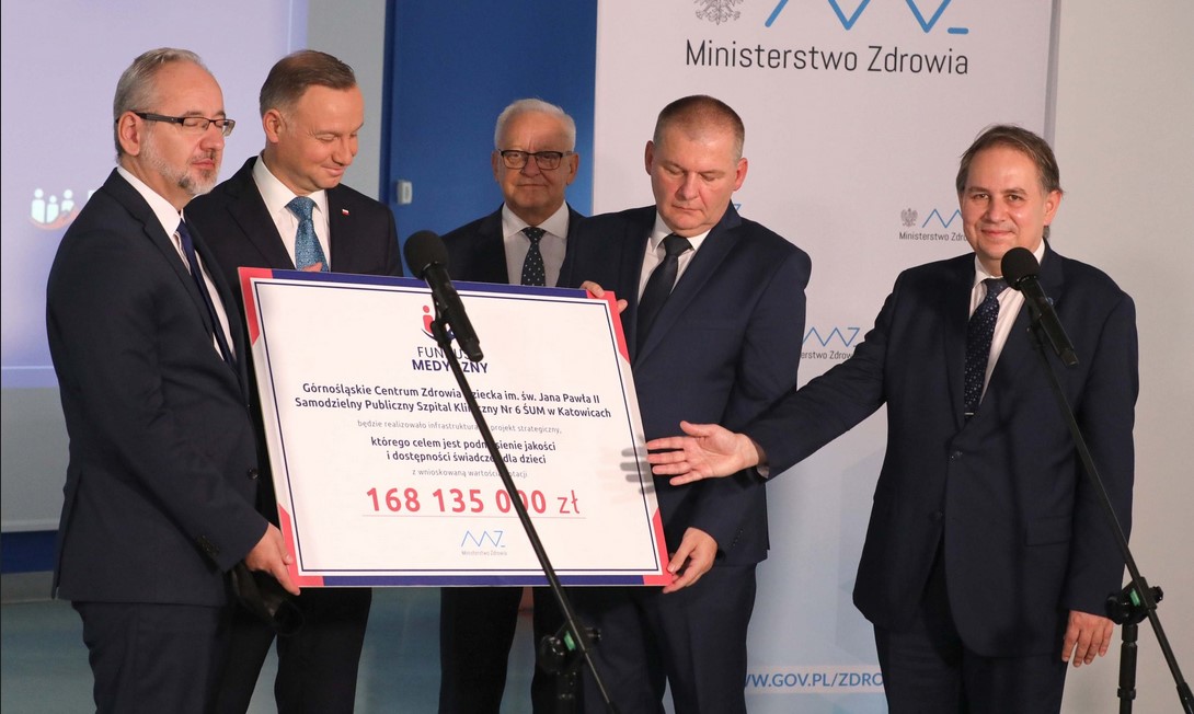 168 mln złotych Dla Górnośląskiego Centrum Zdrowia Dziecka. Czek wręczył Andrzej Duda