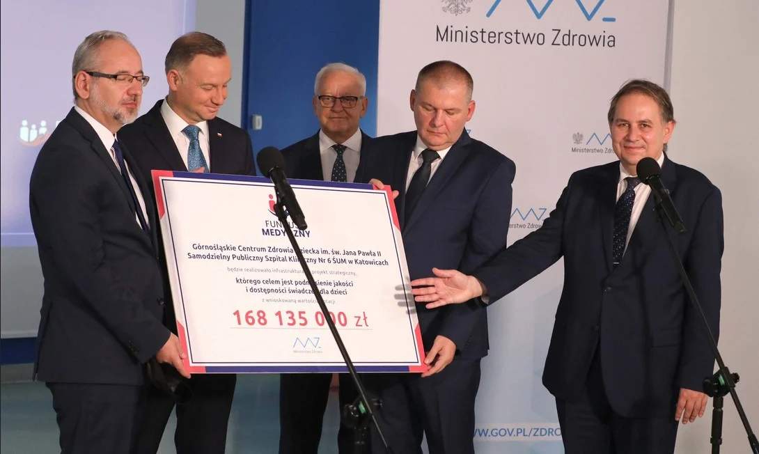 168 mln złotych Dla Górnośląskiego Centrum Zdrowia Dziecka. Czek wręczył Andrzej Duda