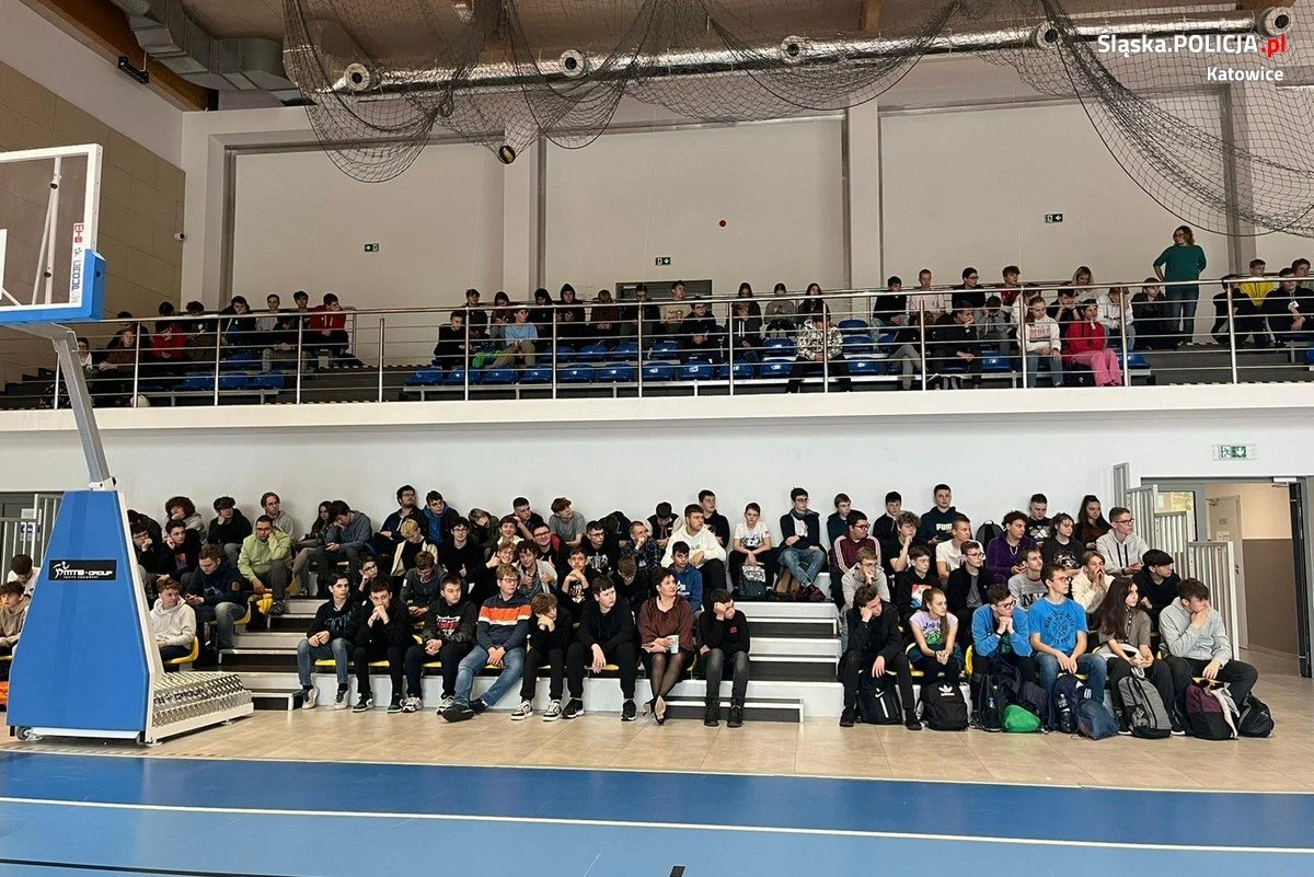 Dzielnicowi o bezpieczeństwie z młodzieżą