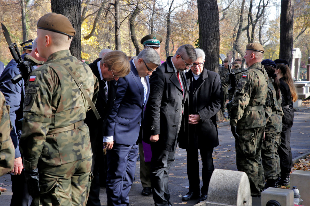 Z okazji Wszystkich Świętych władze miasta odwiedziły groby zasłużonych Ślązaków