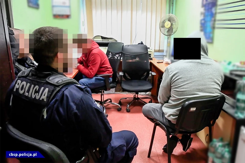 Gigantyczne uderzenie CBŚP. Katowiczanie wśród zatrzymanych pseudokibiców [FOTO+FILM]