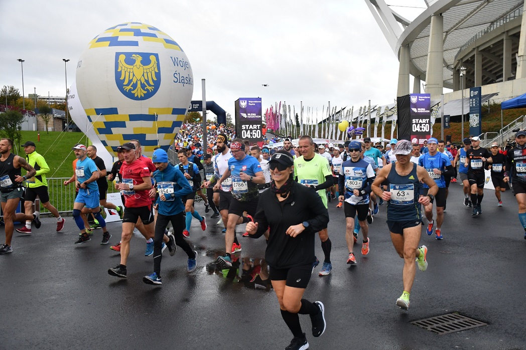 Za nami Silesia Marathon 2022! Uczestnicy przebiegli przez 4 miasta [ZDJĘCIA]