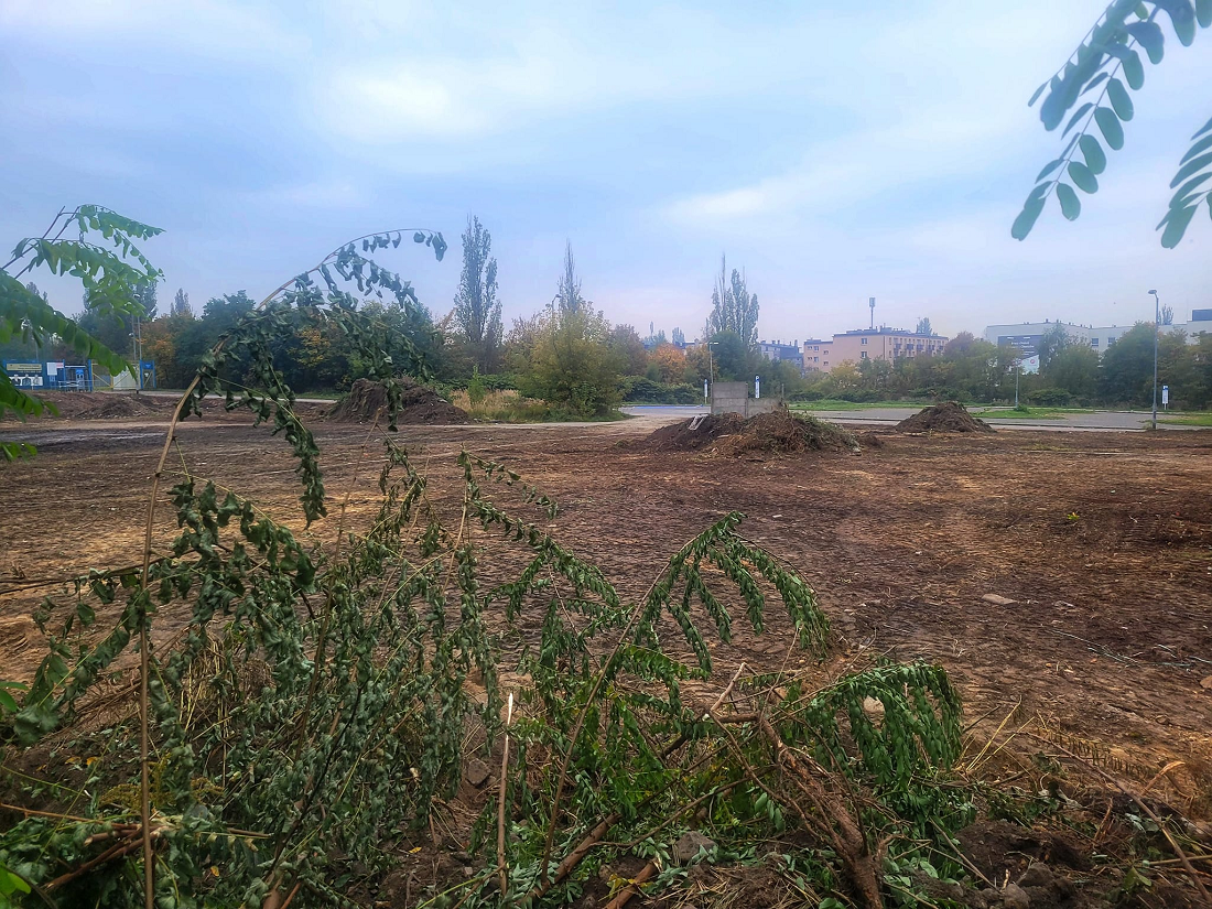 Trwa budowa nowego boiska w sąsiedztwie hali MOSiR