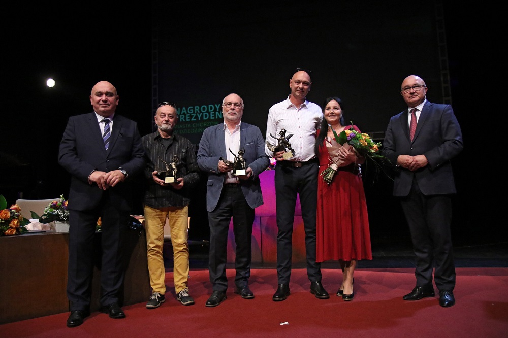 Prezydent Chorzowa wręczył statuetki "Chłopca z łabędziem"