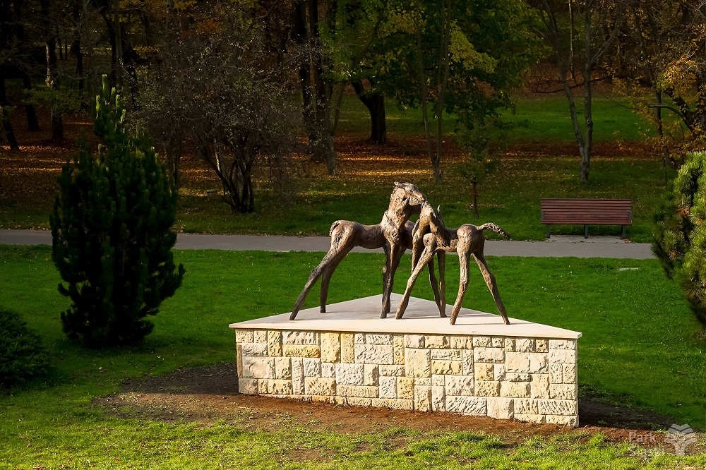 "Źrebaki" znów cieszą oczy spacerowiczów. Do Parku Śląskiego wróciła cenna rzeźba