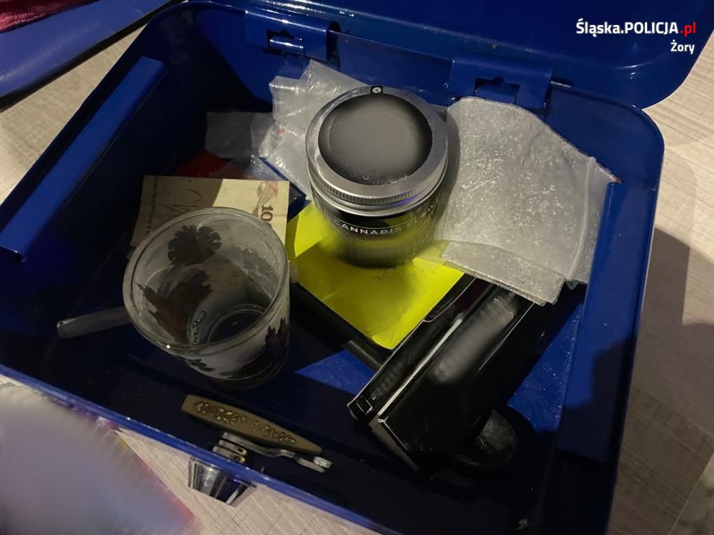 Wpadła z narkotykami podczas interwencji