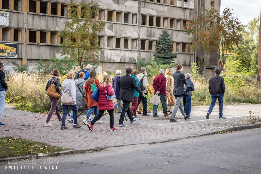 Za nami spacer literacki śladami bohaterów książki "Ogrody na popiołach" [ZDJĘCIA]