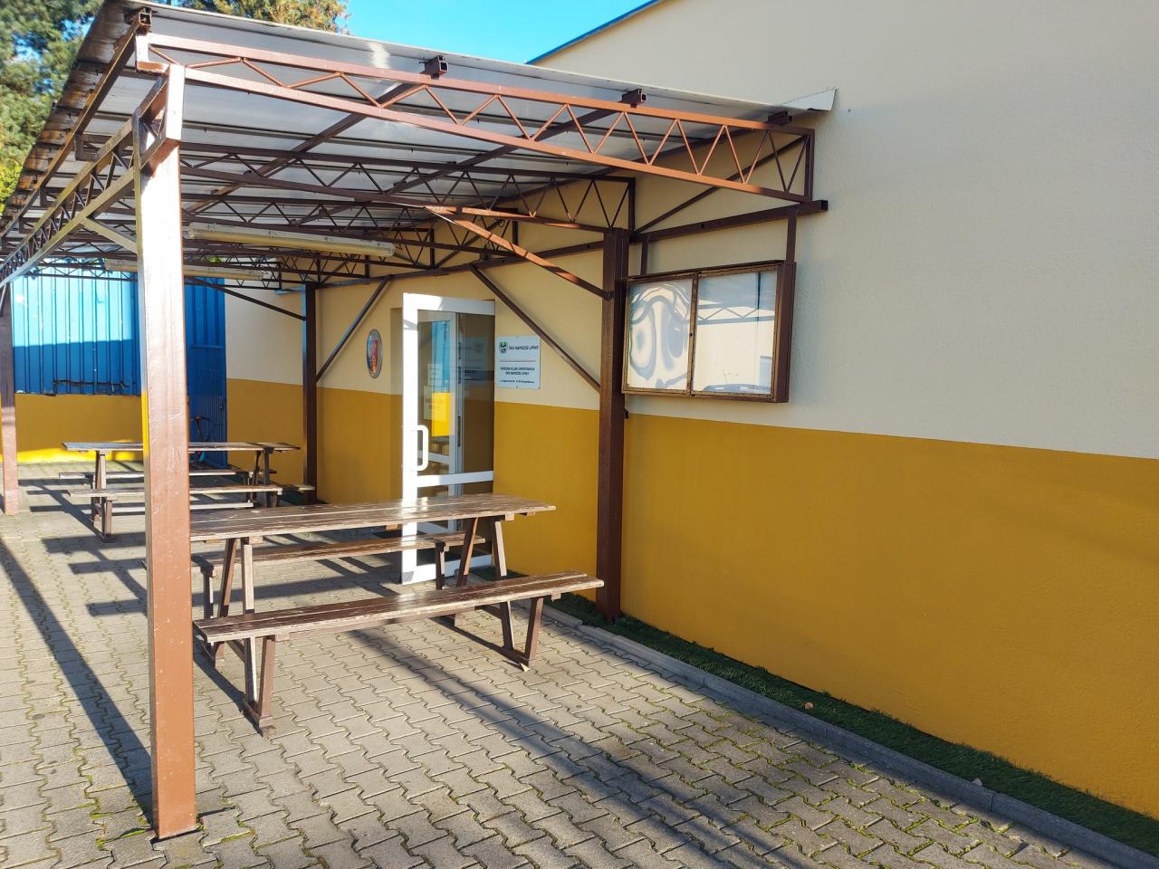 Budynek ŚKS Naprzód Lipiny wypiękniał. Zakończono remont / fot. OSiR "Skałka" 2