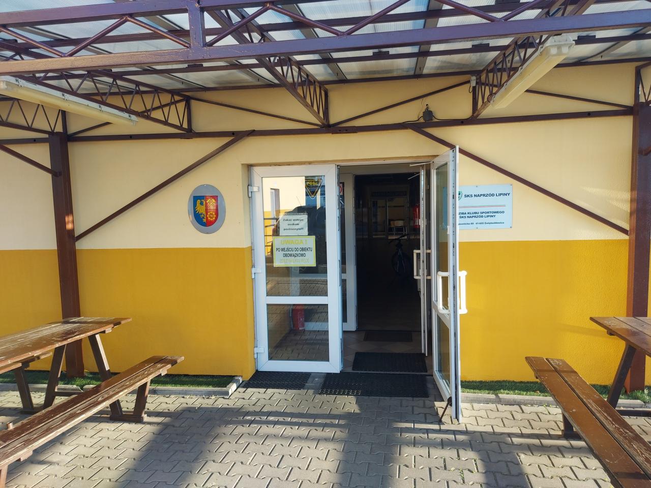 Budynek ŚKS Naprzód Lipiny wypiękniał. Zakończono remont / fot. OSiR "Skałka" 4