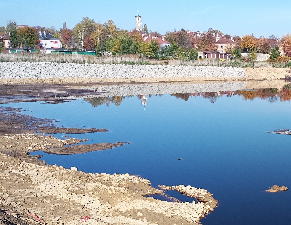 Przestrzeń sportowo-rekreacyjna już za rok? Aktualny postęp prac na stawie Kalina
