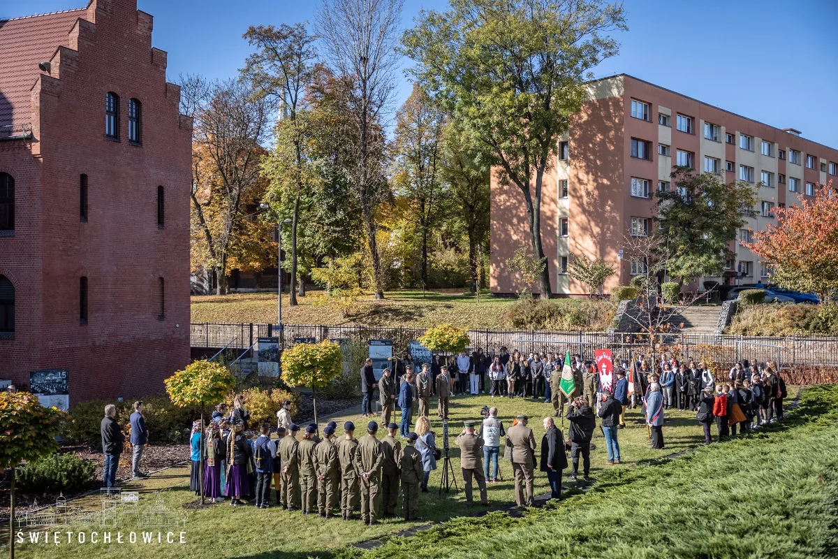 Uroczystość nasadzania Dębu Papieskiego w Świętochłowicach