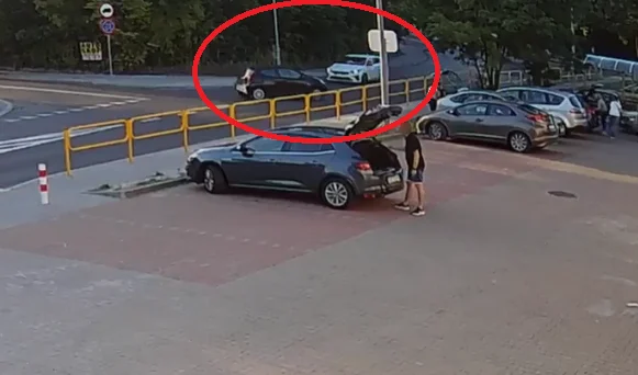 Poszukiwani świadkowie zdarzenia drogowego. Sprawca uciekł z miejsca kolizji [FILM]