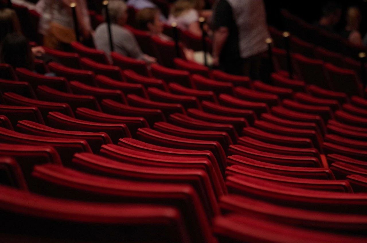 Październikowy repertuar Teatru Nowego!