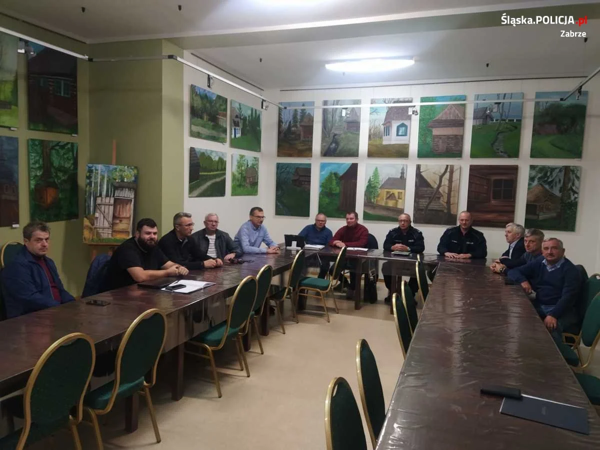 Mundurowi na spotkaniu Rady Dzielnicy Pawłów