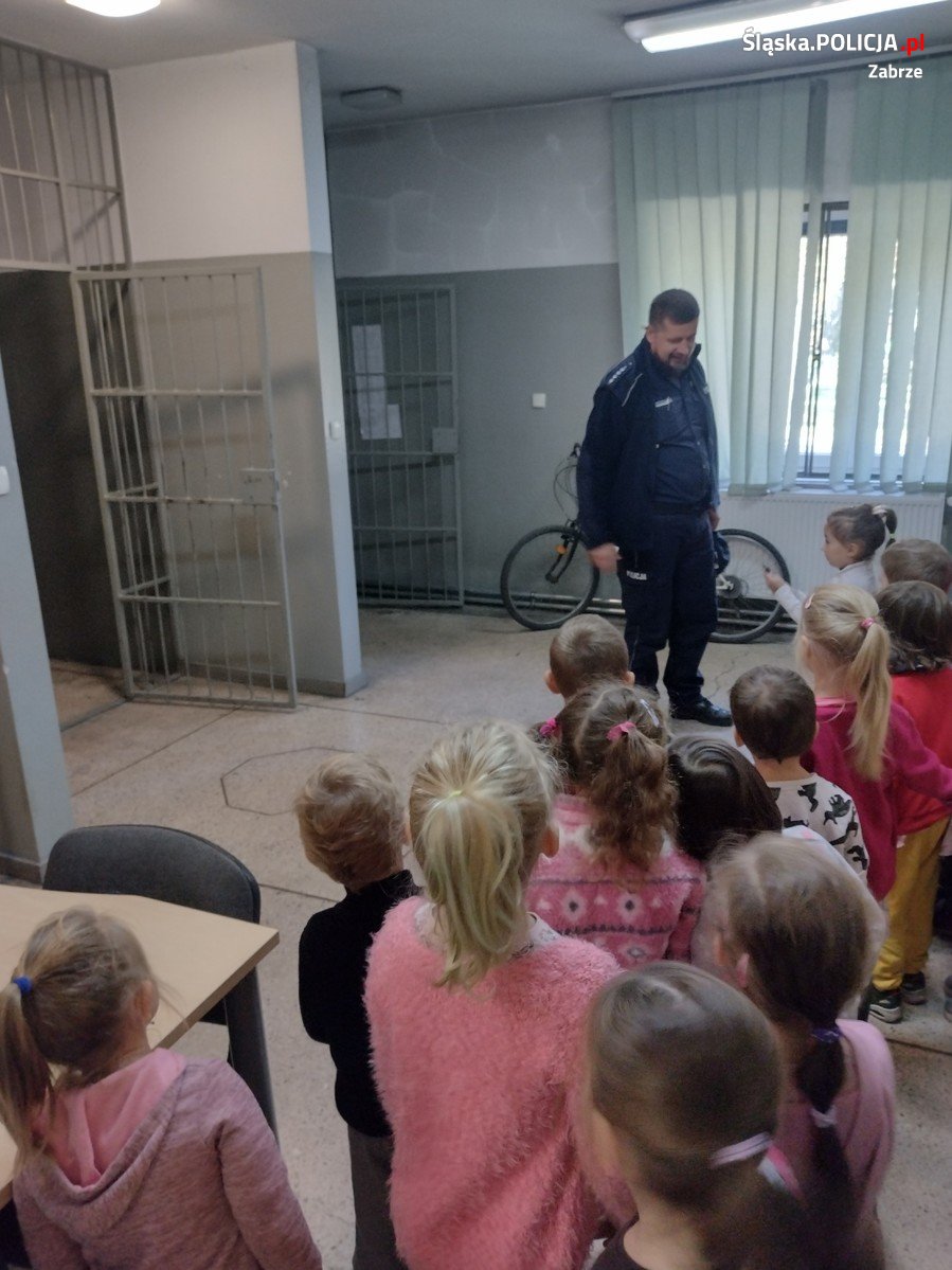 Kolejne spotkanie dzielnicowych z piątego komisariatu z przedszkolakami