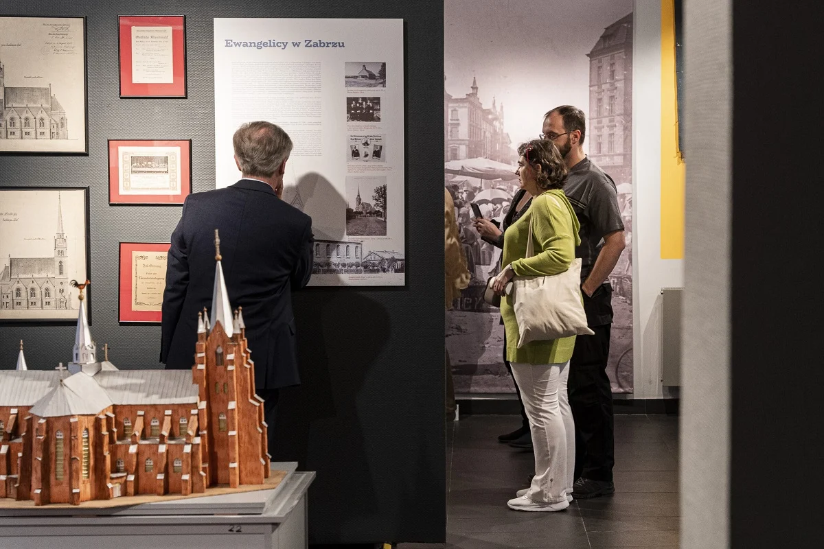 Oprowadzanie kuratorskie po wystawie "Opowiem Wam o Zabrzu"
