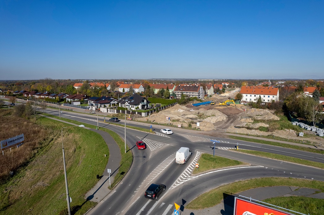 Kolejny etap przedłużenia al. Korfantego. Trwa budowa drugiego ronda [ZDJĘCIA]