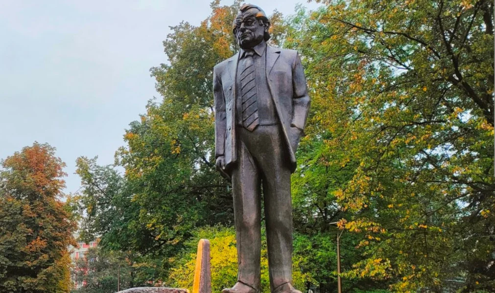 Pomnik prof. Religi wciąż budzi kontrowersje. Są szanse na wymianę dyskusyjnej głowy?