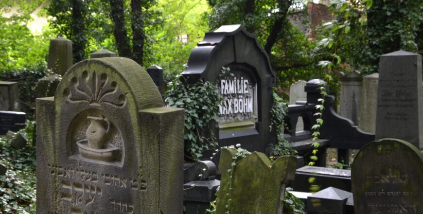 Kwesta na rzecz zabytkowego cmentarza żydowskiego