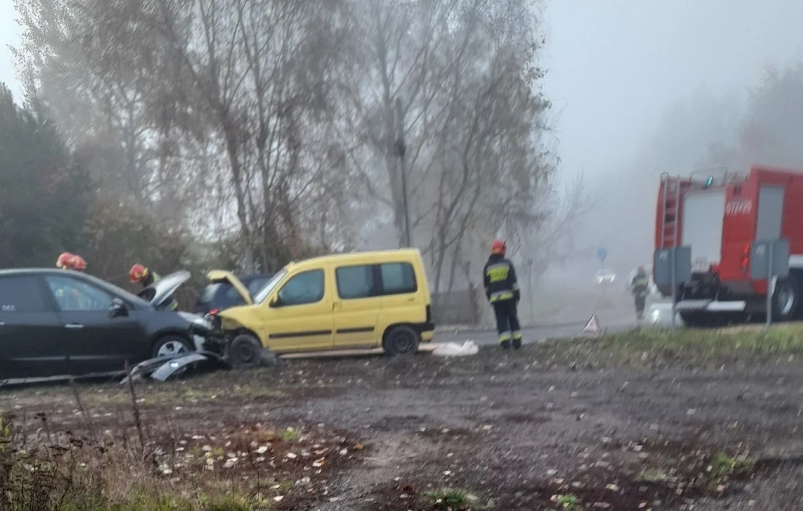 Zderzenie czołowe na ul. Starej. Jedna osoba przetransportowana do szpitala