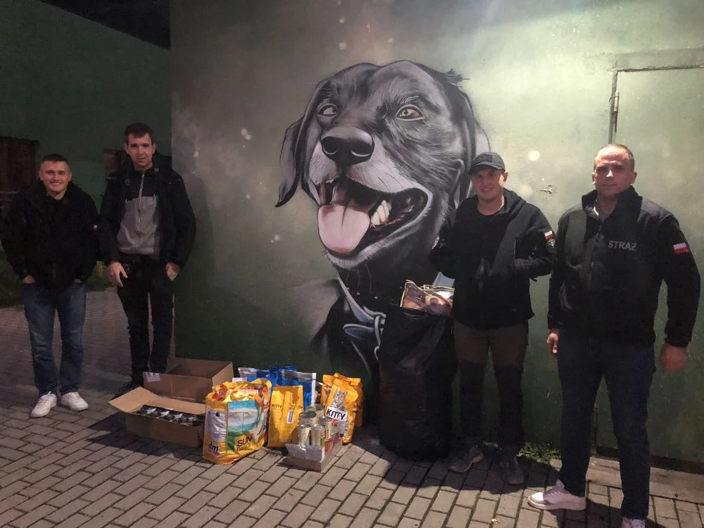Druhowie z OSP przekazali karmę do schroniska Fauna!