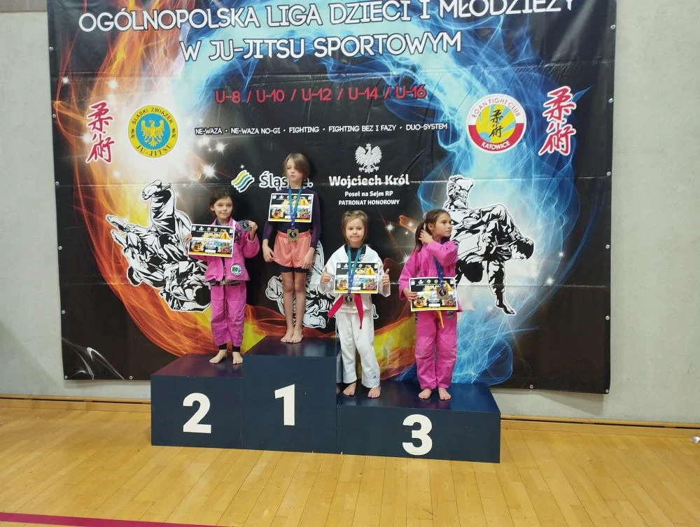 Jedenaścioro młodych wojowników z medalami!