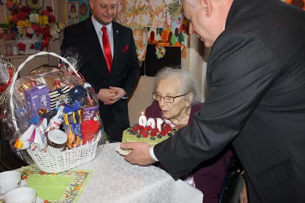 Pani Maria Otrząsek z Rudy Śląskiej świętowała dziś 100. urodziny