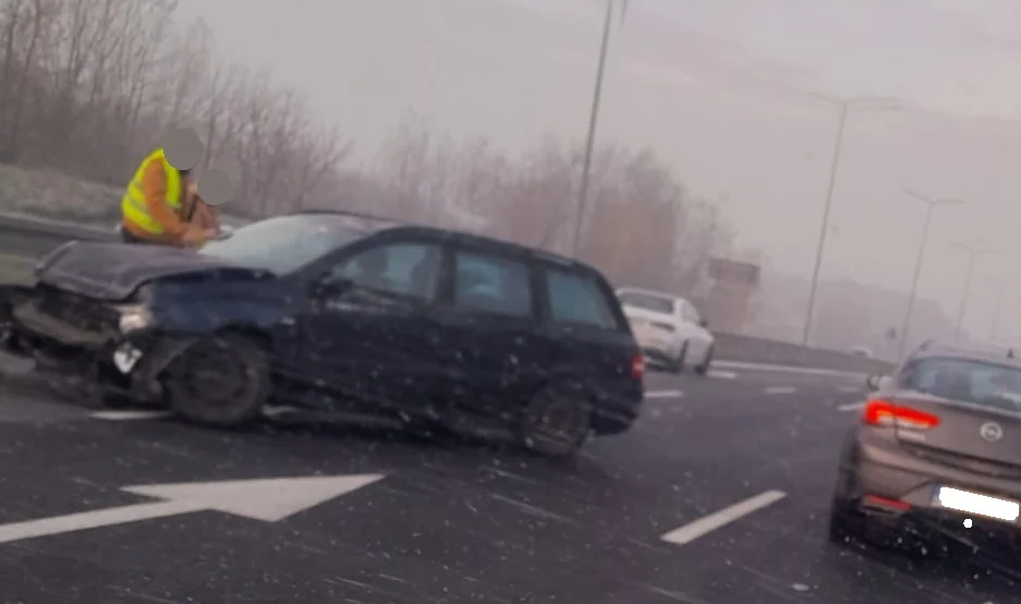 Nie dostosował prędkości i uderzył w barierki. Kolejna kolizja na DTŚ