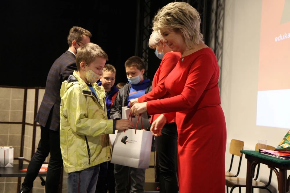 Uczniowie śląskich szkół otrzymali czujniki czadu od PGG