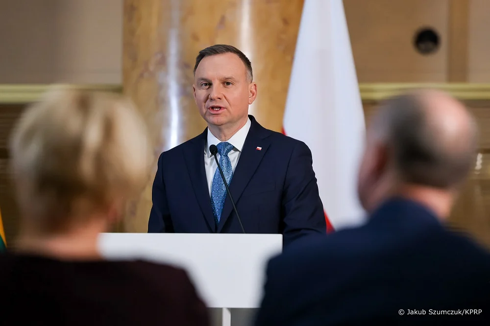 Prezydent Andrzej Duda podpisał ustawę o przedłużeniu kadencji samorządów