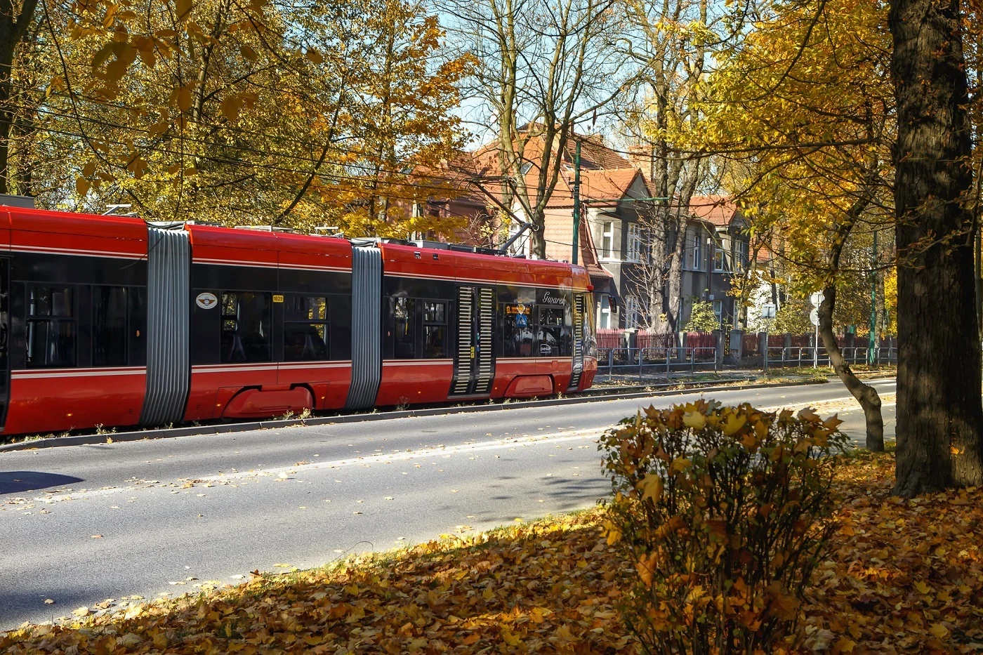 Od soboty zmiany w rozkładzie jazdy linii nr 9 i T-9. Powodem prace torowo-sieciowe
