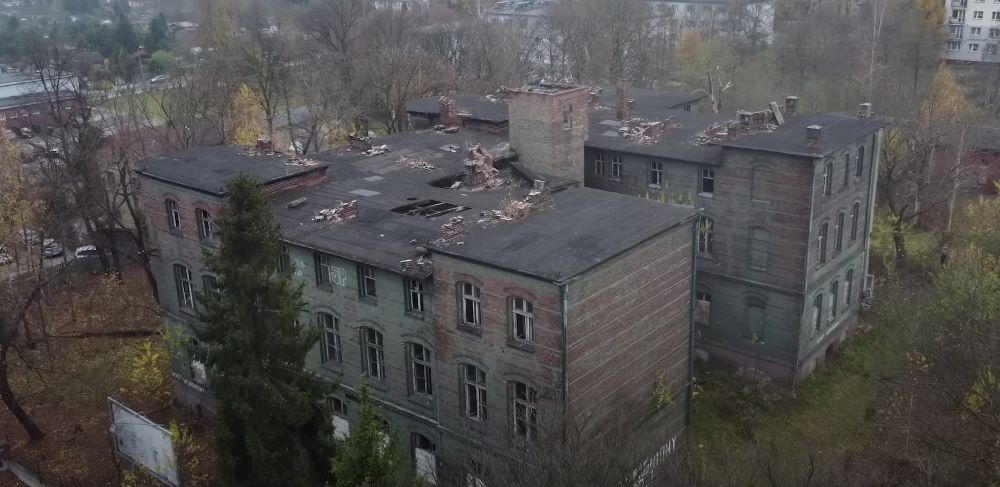 Youtuber szukał duchów w opuszczonym szpitalu na Wirku
