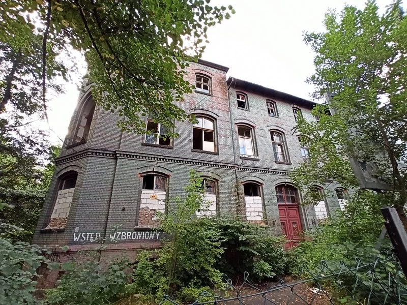 Youtuber szukał duchów w opuszczonym szpitalu na Wirku