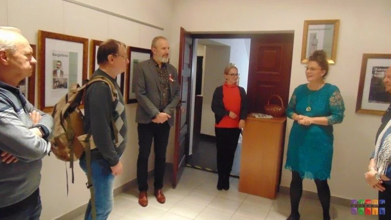 Biograficzna wystawa elementarna przygotowywana przez Biuro Edukacji Narodowej IPN