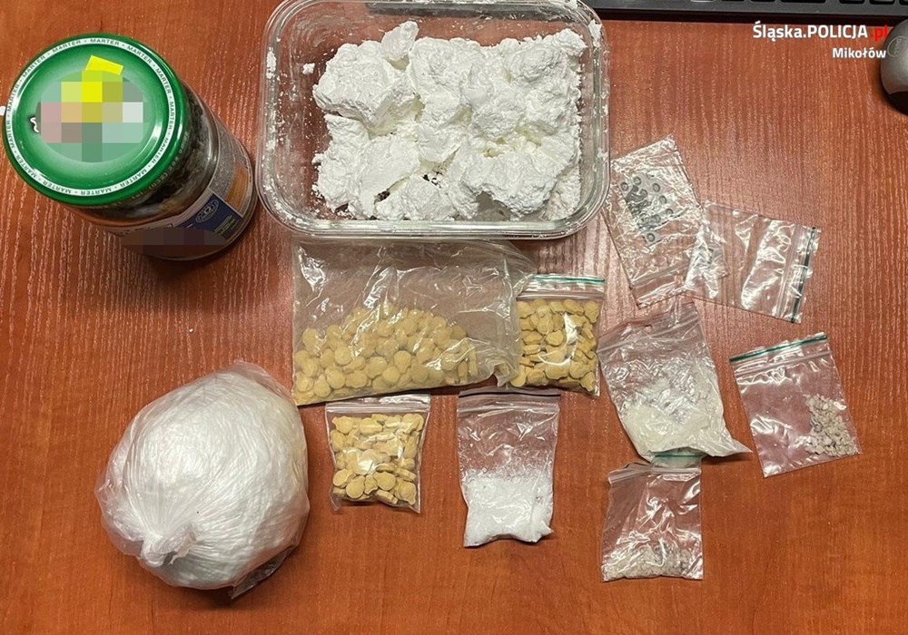 20-latkowie zatrzymani ze znaczną ilością narkotyków. Mieli amfetaminę i ecstasy!