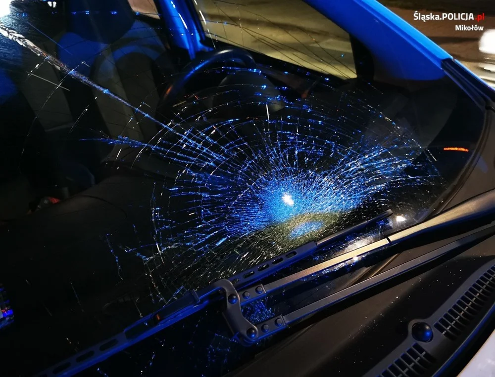 81-latka potrącona na przejściu dla pieszych. Policjanci kolejny raz apelują