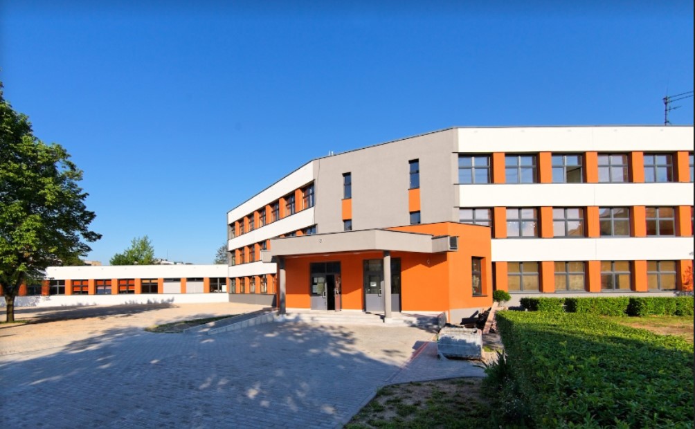 Ewakuacja 600 osób ze Szkoły Podstawowej nr 37. 30 osób skarżyło się na złe samopoczucie