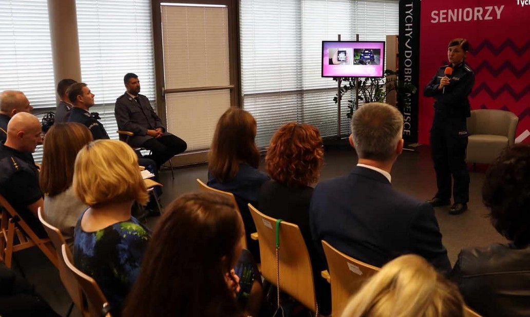 Tyscy policjanci opowiedzieli o zagrożeniach na konferencji „Bezpieczny Senior w Tychach”