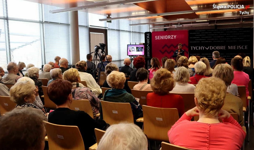 Tyscy policjanci opowiedzieli o zagrożeniach na konferencji „Bezpieczny Senior w Tychach”