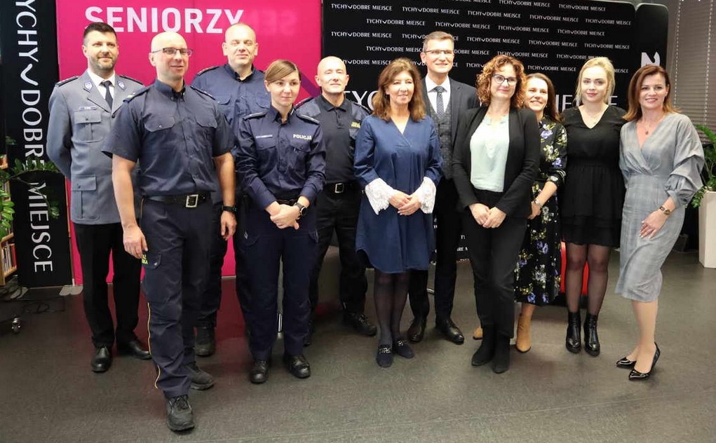 Tyscy policjanci opowiedzieli o zagrożeniach na konferencji „Bezpieczny Senior w Tychach”