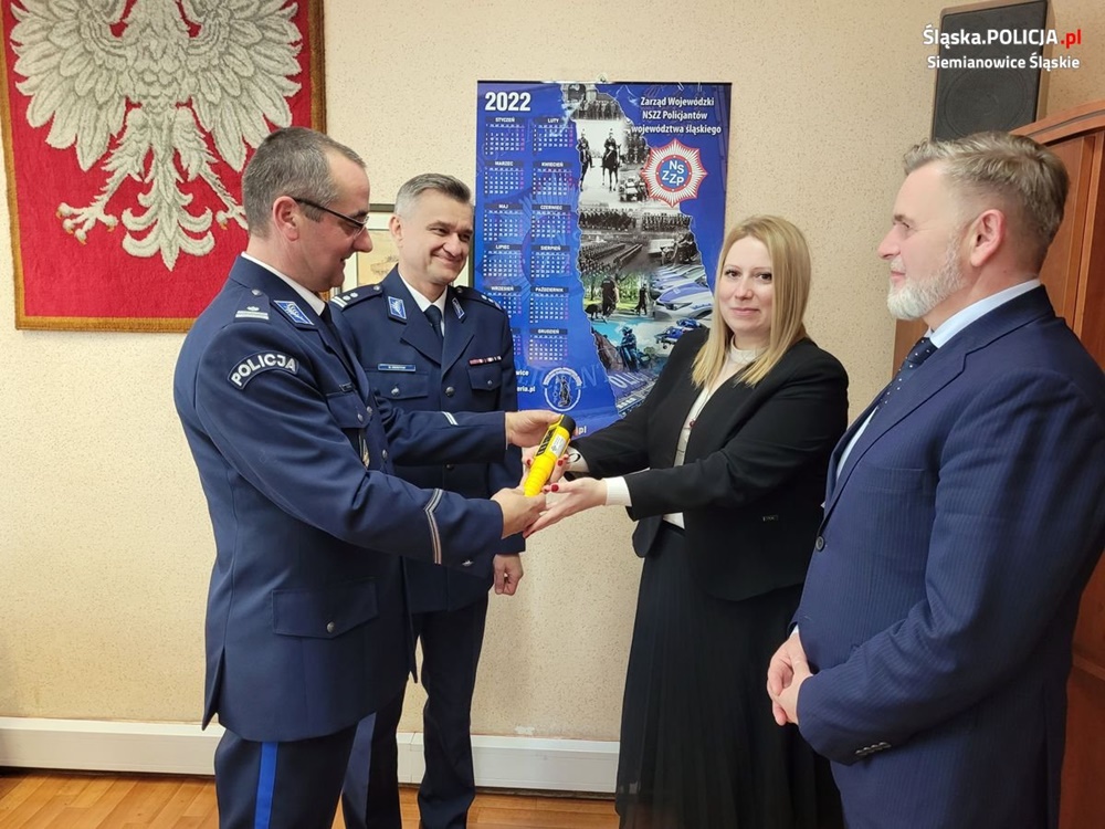 Kolejne urządzenia do szybkiego badania stanu trzeźwości kierujących trafiły do drogówki