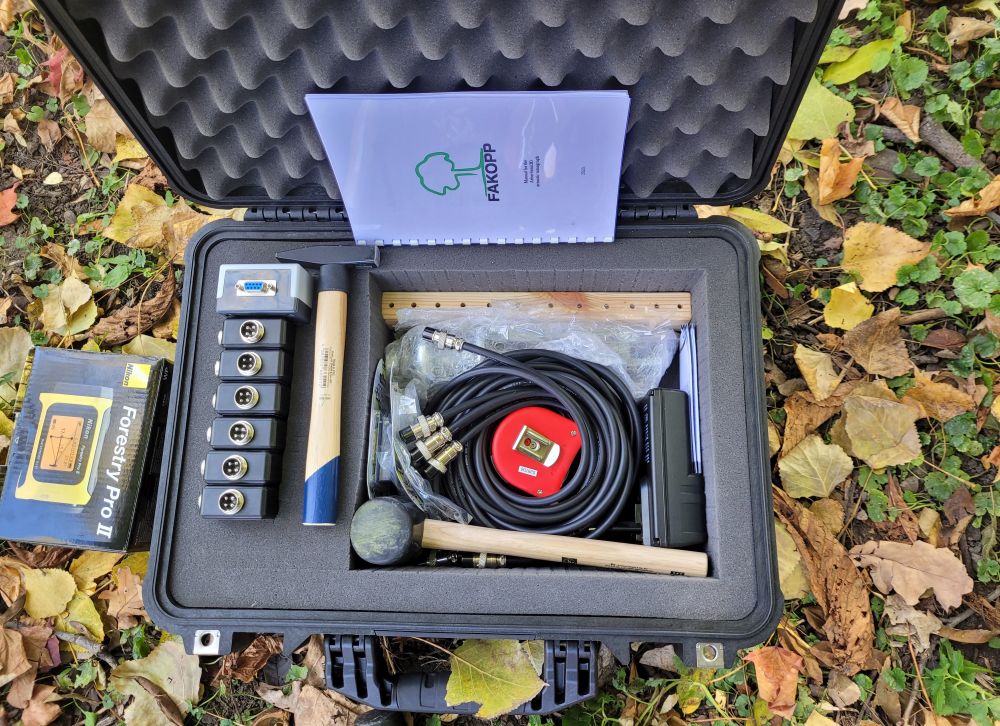 Tomograf akustyczny do prześwietlania drzew. Piekary zakupiły specjalistyczny sprzęt