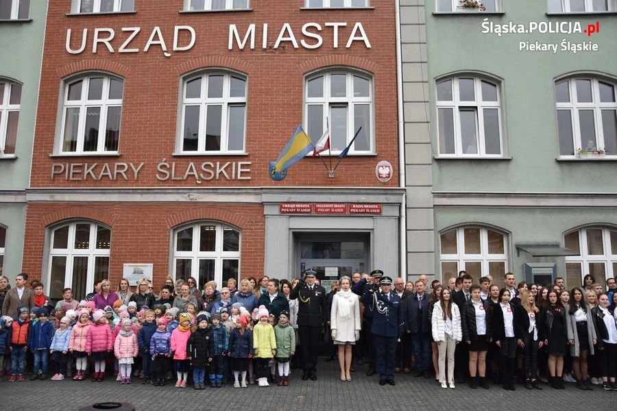 Wspólnie zaśpiewali Mazurka Dąbrowskiego. Funkcjonariusze obchodzili 11 Listopada