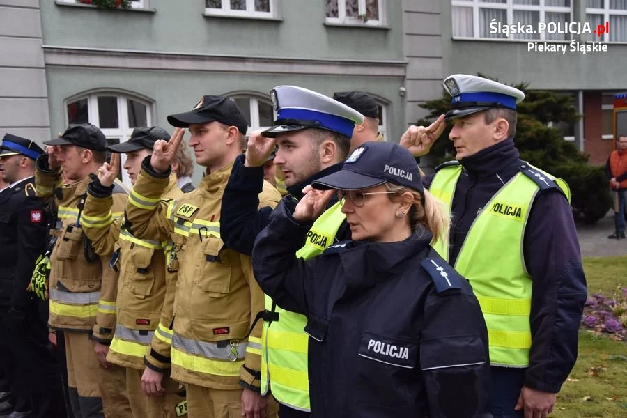Wspólnie zaśpiewali Mazurka Dąbrowskiego. Funkcjonariusze obchodzili 11 Listopada