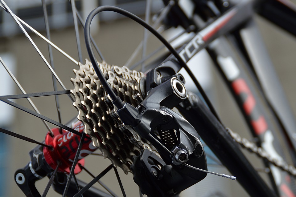 Pierwszeństwo rowerzystów na przejeździe - policja wyjaśnia wątpliwości