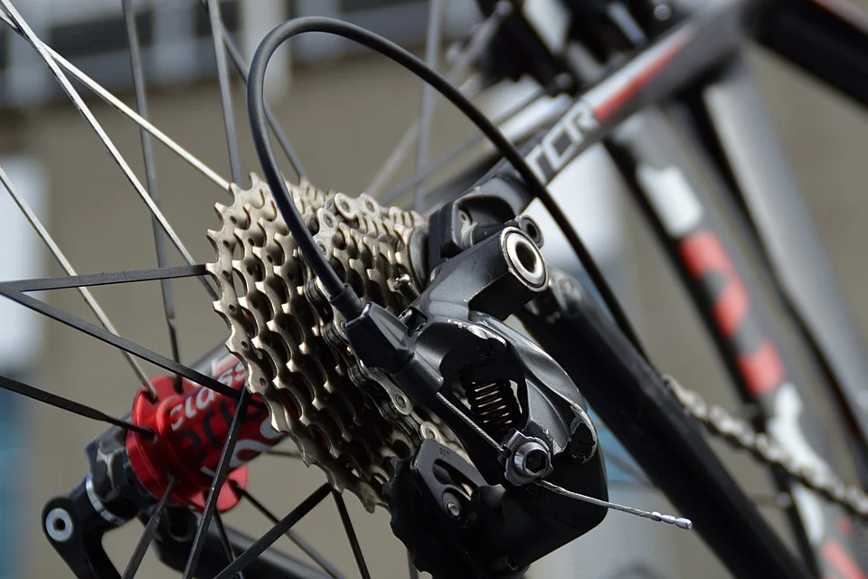 Pierwszeństwo rowerzystów na przejeździe - policja wyjaśnia wątpliwości