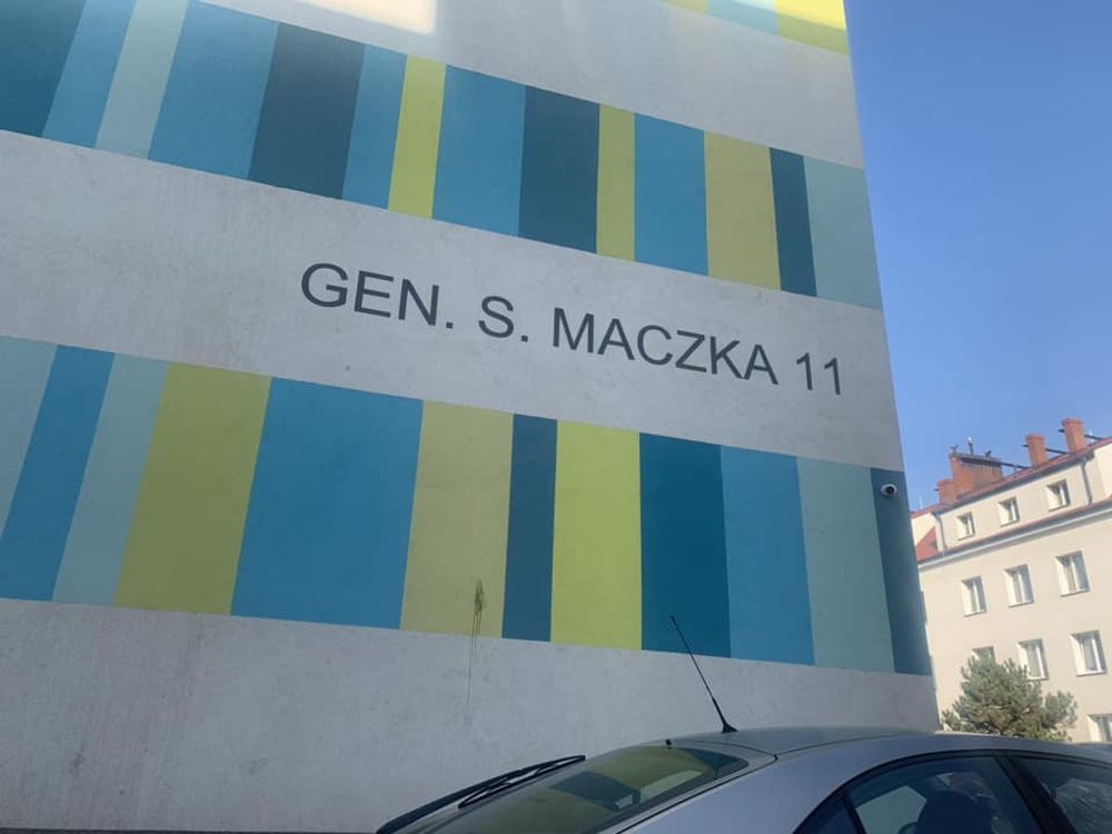 Oznakowanie budynków na osiedlu Wieczorka. Poprawa wyglądu osiedla w Piekarach