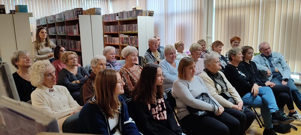 Spacerkiem przez Mysłowice. Biblioteka zorganizowała spotkanie dla seniorów
